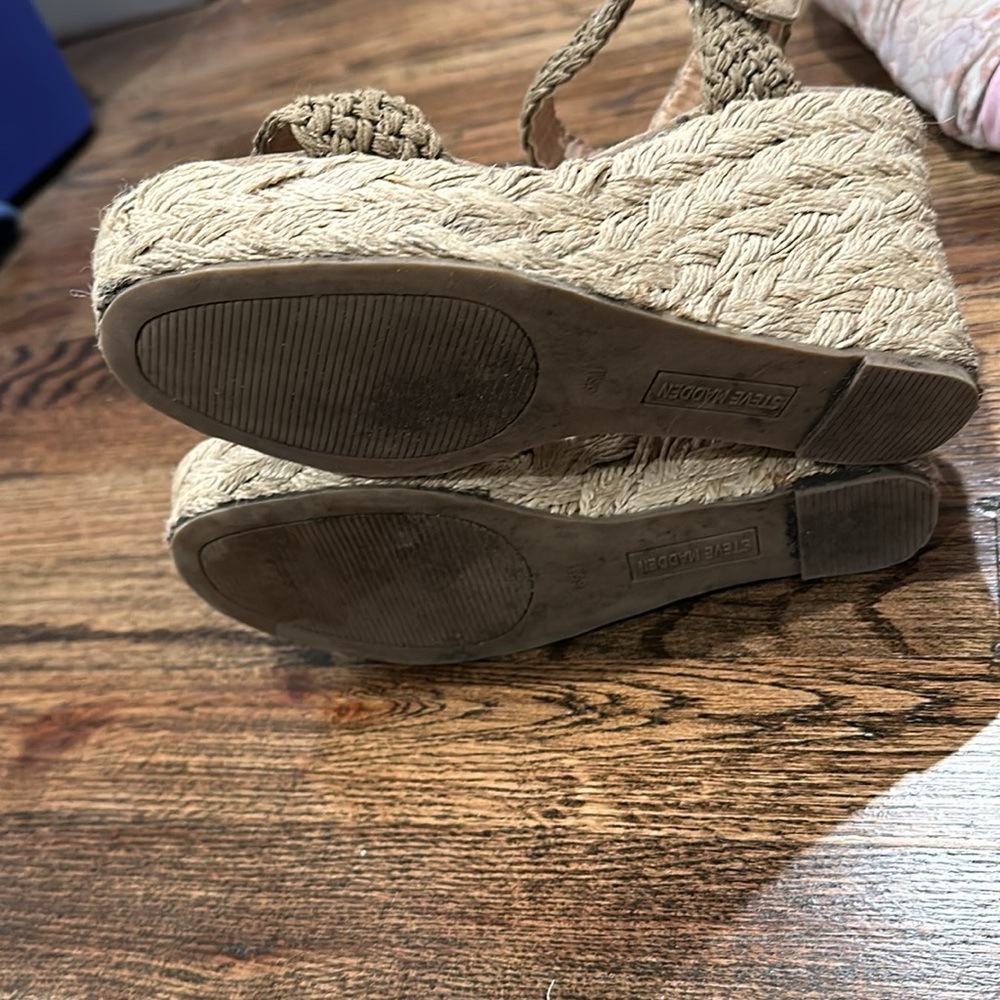 Steve Madden raffia wedges 6.5 - Picture 7 of 7